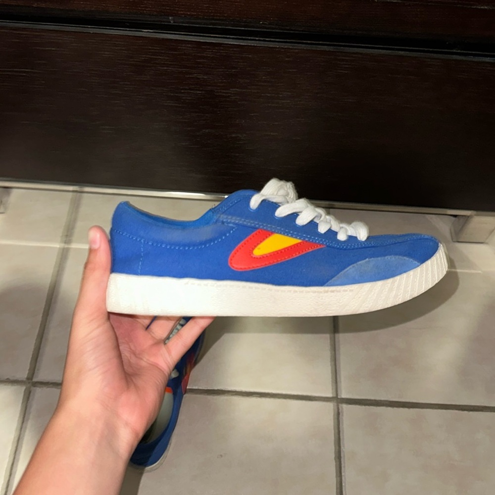 blue shoes
